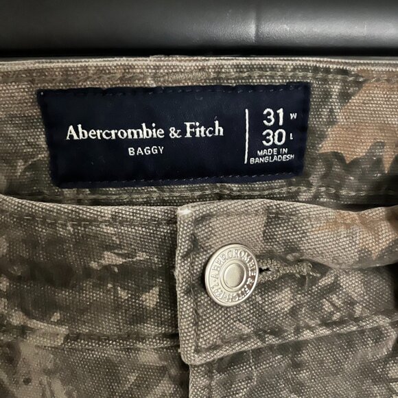 Abercrombie & Fitch | Baggy Camo Distressed Workwear Pants, size 31x30 - Picture 4 of 9